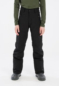 Pantaloni isolati neri a taglio dritto, con tasche con zip e chiusura con bottone, realizzati in un tessuto liscio e resistente.