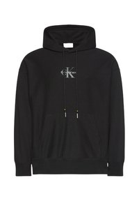 Sudadera con capucha negra con bolsillo canguro en la parte delantera, capucha con cordón y detalles de logo plateado en el pecho. Hecha de tela suave y texturizada.