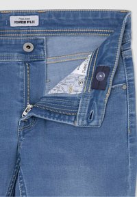 Farkut vaaleansinisestä denim-kankaasta, kultaisilla ompeleilla, vetoketjuluuppi ja merkkilabeli. Sisätaskussa on kartta-kuvio.