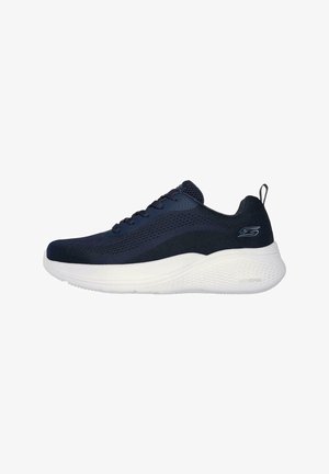 Scarpa sportiva in rete blu navy con suola bianca, caratterizzata da un design arrotondato, pannelli testurizzati e sistema di allacciatura. Accentuata da dettagli con logo.