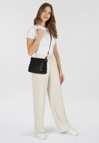 Campomaggi ACACIA  - Borsa a tracolla - nero