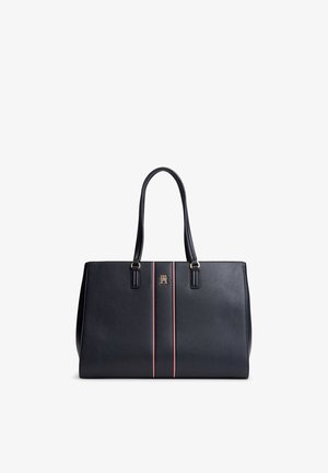 Schwarze Leder-Tote-Bag mit zwei Griffen, goldenem Logo und vertikalen rot-weißen und schwarzen Streifen in der Mitte.