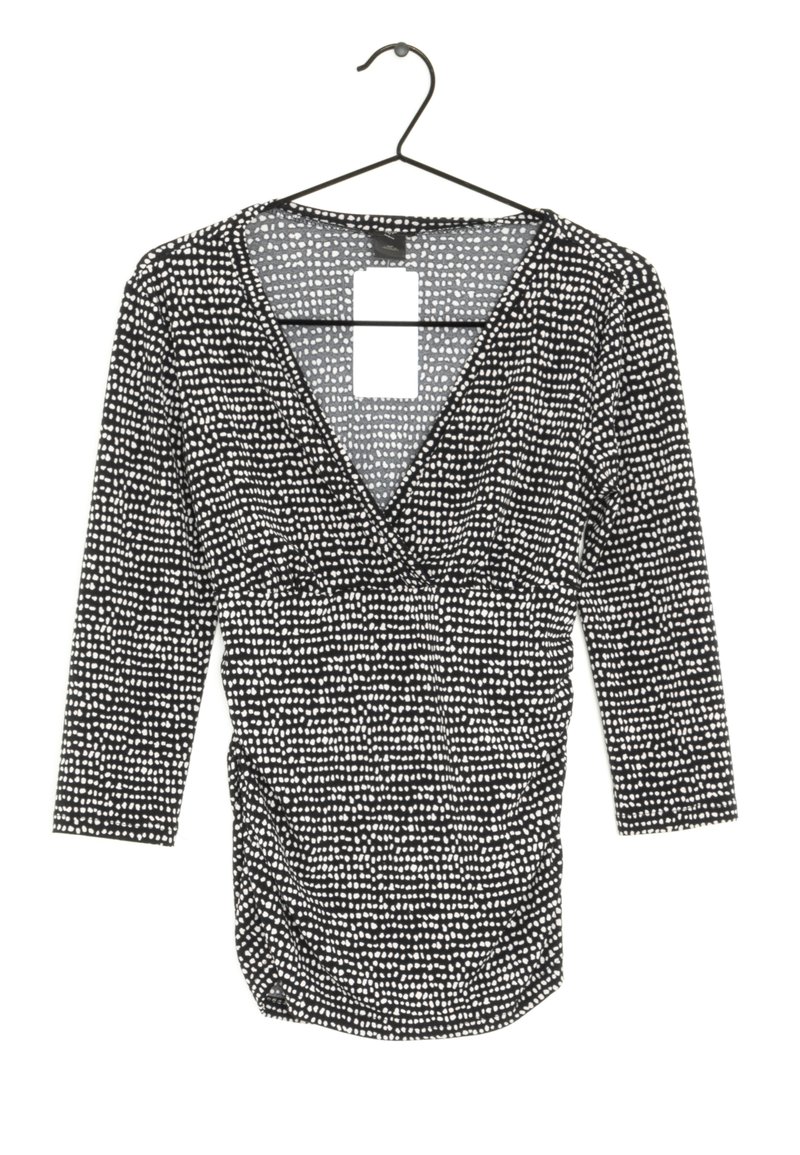 Svart och vitmönstrad topp med V-ringning, trekvartsärmar och insamlad sidodetaljering. Tillverkad av ett slätt, lättviktsmaterial.