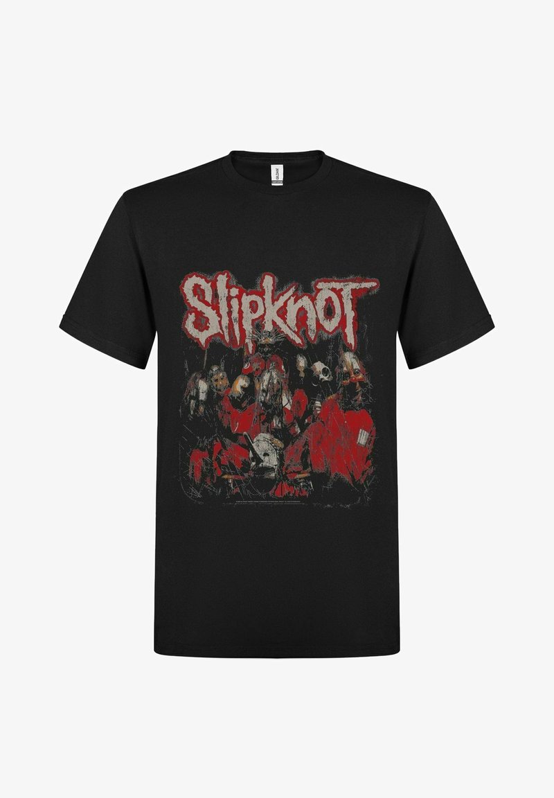 Musta puuvillapaita, jossa on graafinen suunnittelu, jossa sana "Slipknot" punaisella ja kollaasina naamioituja hahmoja tummissa sävyissä.