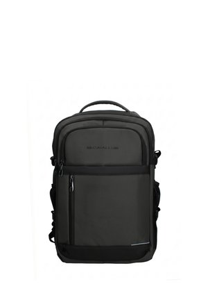 Zaino rettangolare nero con più scomparti con cerniera, tasche laterali in rete, maniglia superiore imbottita e logo discreto del marchio sul pannello frontale.