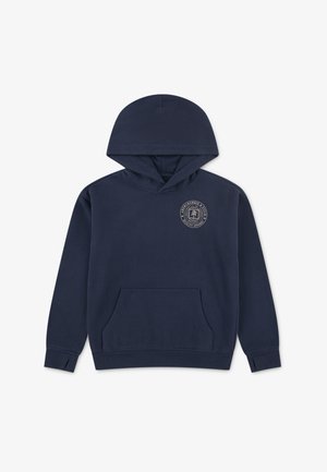 Navy zila kapucēta džemperis, izgatavots no mīksta auduma, ar priekšējo kabatu un apaļu logo uz krūtīm. Ribota piedurkņu un apakšmala.