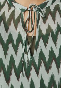 b.young FIBBA LOOSE BLOUSE - Μπλούζα - frosty green mix