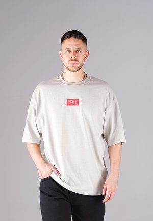 OVERSIZE EMPHASIZE - Print T-shirt - grey