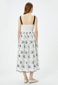 Koton FLORAL MIDI - Freizeitkleid - white