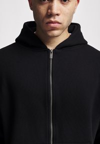 2Y Studios Felpa con zip - black