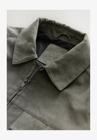 Unselected, charcoal grey