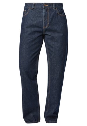 Jean en denim bleu foncé à coupe décontractée, avec cinq poches, des coutures orange et une fermeture à bouton à la taille.
