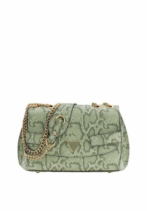Sac à main synthétique vert avec un motif effet serpent, bandoulière chaîne dorée, et logo triangulaire. Texture lisse avec une forme structurée et fermeture à rabat.