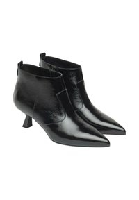 Bottes chevilles en cuir verni noir avec bouts pointus, talon bloc de hauteur moyenne, et fermeture éclair à l'arrière. Texture lisse et brillante.