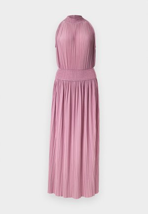 Robe maxi mauve sans manches plissée avec col montant et large ceinture smockée, jupe fluide et tissu texturé.