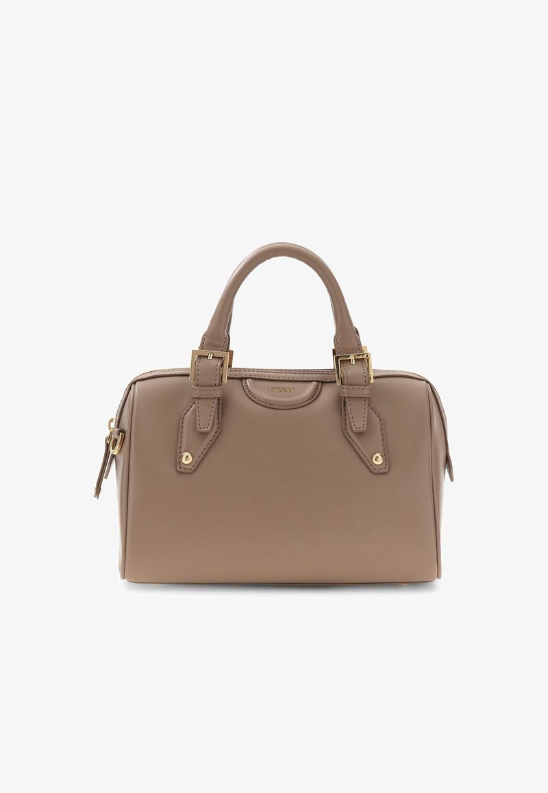 Sac à main en cuir taupe avec poignées doubles, boucles dorées, fermeture éclair et logo "GUESS" au centre avant.