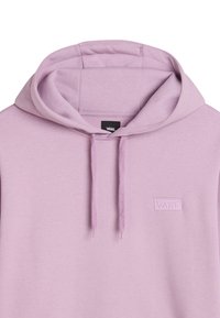 Sudadera de color púrpura claro hecha de una tela suave, con un bolsillo tipo canguro, capucha con cordón y un logotipo de Vans bordado en el pecho.