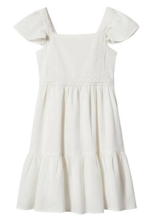 Vestido de algodón blanco con mangas cortas de volantes, escote cuadrado y acentos de encaje texturizado. Presenta una falda en capas y fluida.