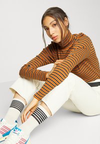 Levi's® ORIEL TURTLENECK - Camisola de manga comprida - foxglove glazed ginger