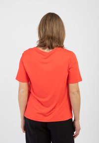 Luisa Viola T-shirt basic - corallo
