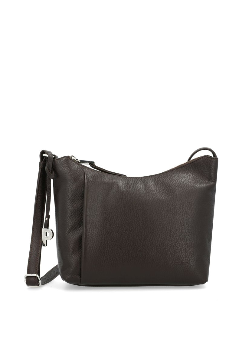 Dunkelbraune Leder-Crossbody-Tasche mit glatter Textur, einem abgerundeten Oberteil, Reißverschluss und einem verstellbaren Riemen mit silberner Hardware-Akzentuierung.