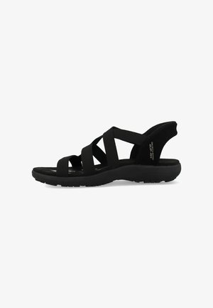 Schwarze Sandale mit breiten elastischen Riemen und gepolstertem Fußbett. Verfügt über eine strukturierte Sohle und ein offenes Rückendesign für einfaches Anziehen.