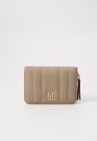Unselected, coastal taupe