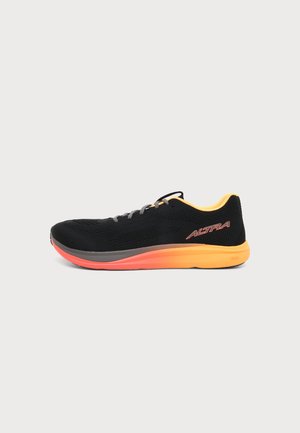 Altra, ESCALANTE 5 - Παπούτσια για τρέξιμο σε δρόμο - black/firey coral/orange pop