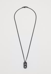 Colier din lant negru cu un pandantiv texturat in forma rectangulara si accente rotunjite, oferind un design minimalist.
