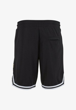 Mustat urheilushortsit, jotka on valmistettu kevyestä kankaasta, valkoisella korostusraidalla helman ympärillä ja pienellä takataskulla.