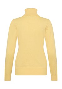 Pull à col roulé jaune côtelé avec manches longues. Il présente une texture lisse et une silhouette ajustée, conçu sans motifs ni accents distincts.