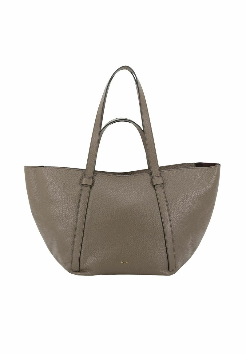 Sac fourre-tout en cuir taupe à grain, avec deux poignées supérieures, forme trapézoïdale structurée et logo doré discret près du centre de la base.
