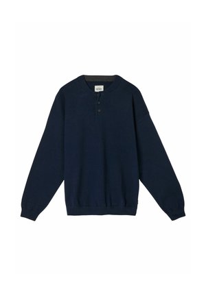 Marineblaues Langarm-Henley-Shirt mit einer Drei-Knopf-Leiste und gerippten Bündchen und Saum, flach auf einem weißen Hintergrund ausgelegt.