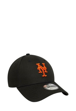 Zwarte baseballpet met een gebogen klep, voorzien van een oranje geborduurd "NY" logo aan de voorkant. Gemaakt van stof met stikdetails.