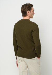PROFUOMO THE STRUCTURE BASIC CREW - Stickad tröja - dark green