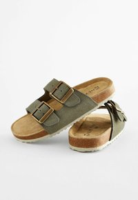 Next REGULAR  - Tagant lahtised kingad - sage green