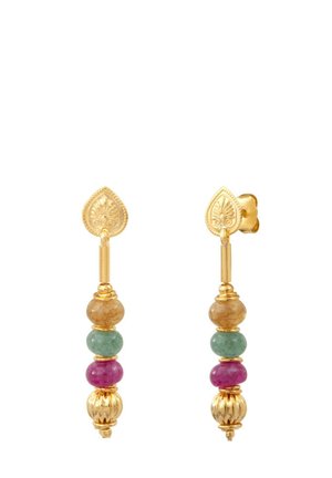 Boucles d'oreilles en ton or avec un sommet en forme de feuille, comportant cinq perles empilées en marron, vert et rose, surmontées d'un accent doré texturé.