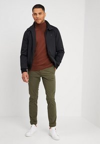 Tommy Hilfiger DENTON - Chinos - green