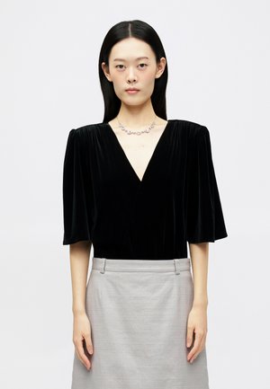 ADDICTED TO LOVE - Βασικό μπλουζάκι - black