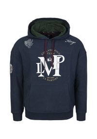 Marineblauwe hoodie met een groene binnenkant, voorzien van een groot wit logo, bordeauxrode trekkoorden en geborduurde details op de mouwen.