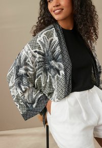 Next TIE FRONT KIMONO COVER-UP - Let jakke / Sommerjakker - monochrome palm