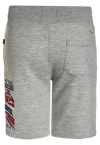 Pantaloni corti grigi in cotone con un tessuto a trama solida, vita elastica e loghi ricamati. Presenta una tasca posteriore singola.