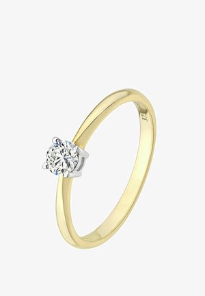 Gouden ring met een gladde, gepolijste band; heeft een ronde, heldere diamant die bovenop in een zilveren zetting met pootjes is gezet.