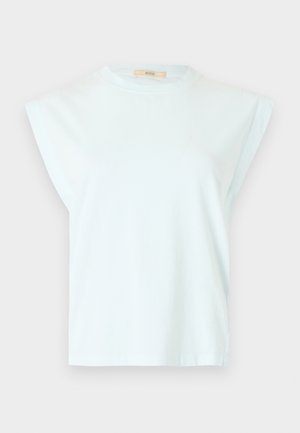 Top corto in cotone azzurro con maniche corte e larghe e scollo tondo. Tessuto liscio, senza motivi o decorazioni.