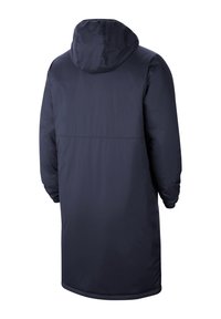 Giacca impermeabile blu navy con cappuccio, design lungo, polsini elasticizzati e superficie liscia. Presenta una cucitura posteriore e un orlo arrotondato.
