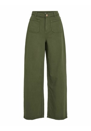 Pantalons larges verts en tissu doux, dotés de deux poches avant et d'une fermeture à bouton sur le devant. Texture lisse et design décontracté.