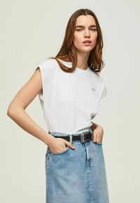 Pepe Jeans BLOOM - Pamata T-krekls - white