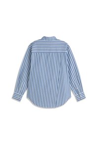 Chemise à manches longues rayée bleu et blanc avec boutons, rayures verticales sur le corps et les manches, rayures horizontales sur le haut du dos, vue de dos.