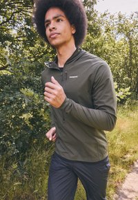 Patagonia AIRSHED PRO - Vetrovka - pine needle green