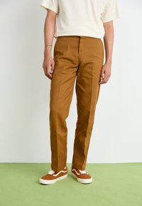 Dickies - 874 WORK PANT - Pantalones - brown duck Imagen en miniatura 1